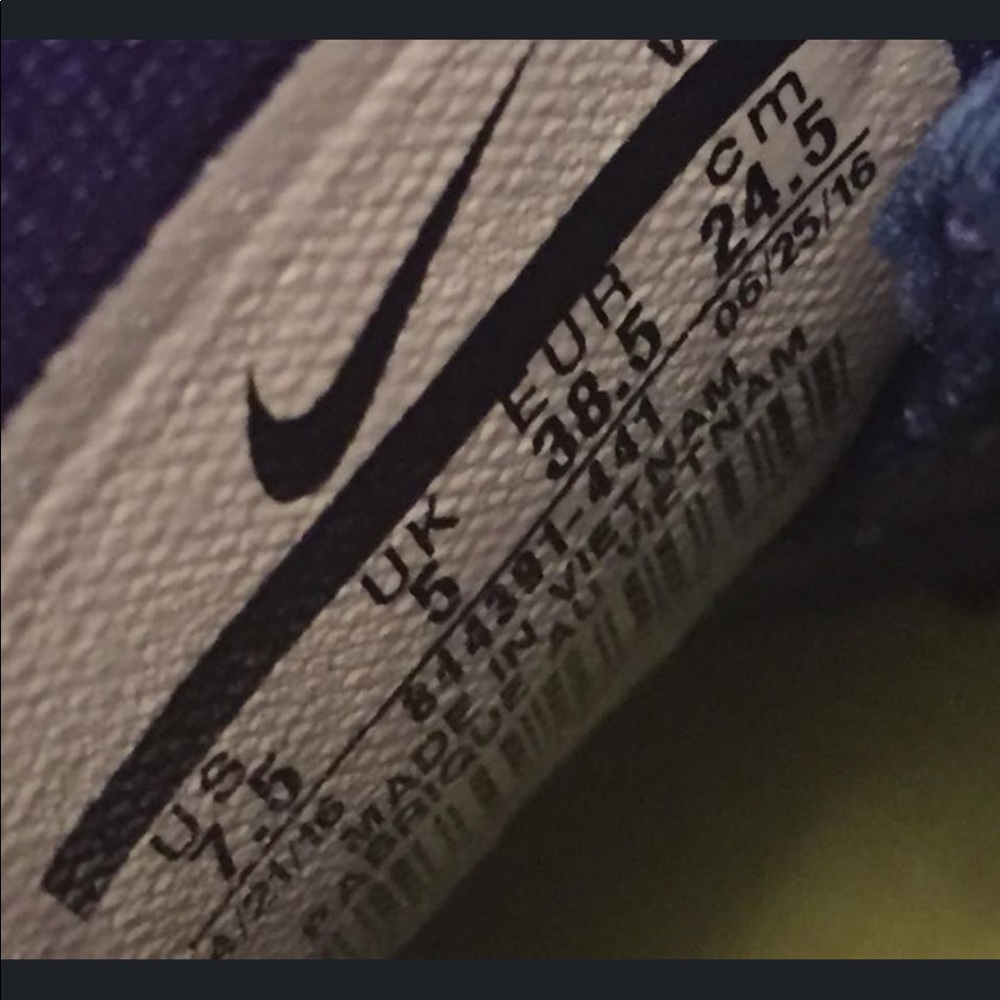 Nike Hyperdunks - image 5